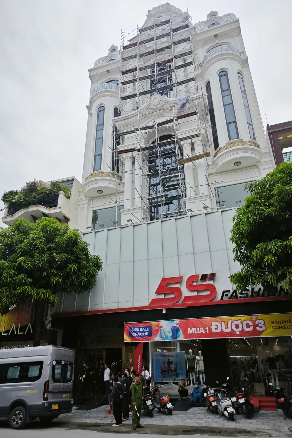 Cận cảnh Bộ Công an khám xét nhà đại ca giang hồ ở Thanh Hóa -7.jpg