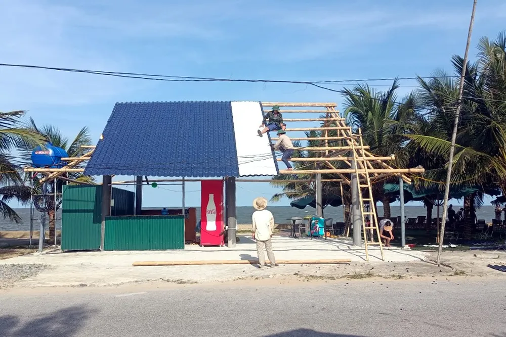 Công trình trái phép xây dựng bên bờ biển Hải Hải đã được tháo dỡ sau phản ánh của PLO. Ảnh: ĐT Tháo rỡ nhiều công trình trái phép bên bờ biển Hải Tiến, Thanh Hóa - 1.jpg