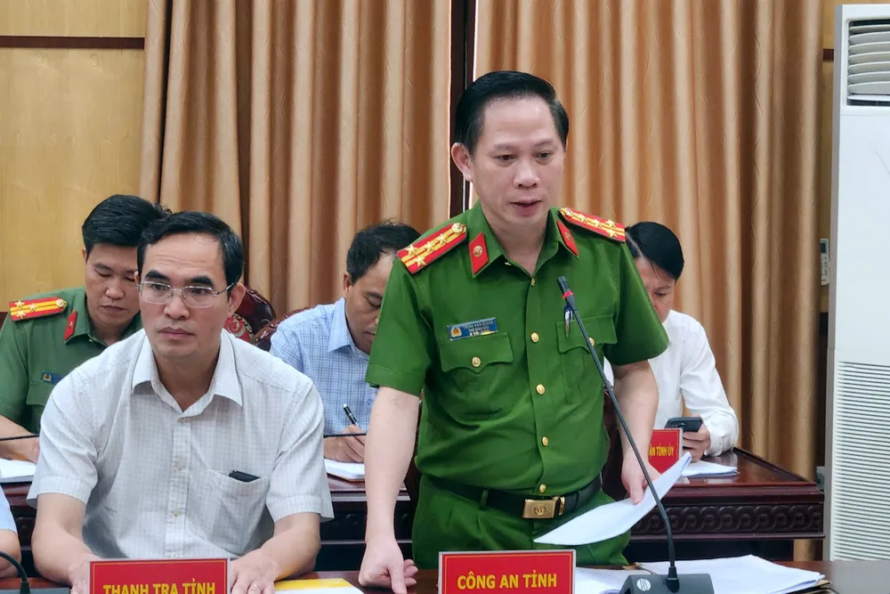 Đại tá Trịnh Văn Giang, Phó Giám đốc Công an tỉnh Thanh Hóa thông tin về việc khởi tố 5 giáo viên và một Hiệu trưởng Trường THPT Tĩnh Gia 4. Ảnh: ĐẶNG TRUNG Khởi tố 5 giáo viên và 1 hiệu trưởng Trường THPT ở Thanh Hóa -.jpg