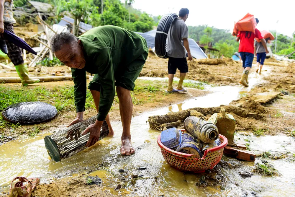 Băng rừng vượt núi giải cứu Yên Nhân sau trận lũ quét kinh hoàng - 15.jpg