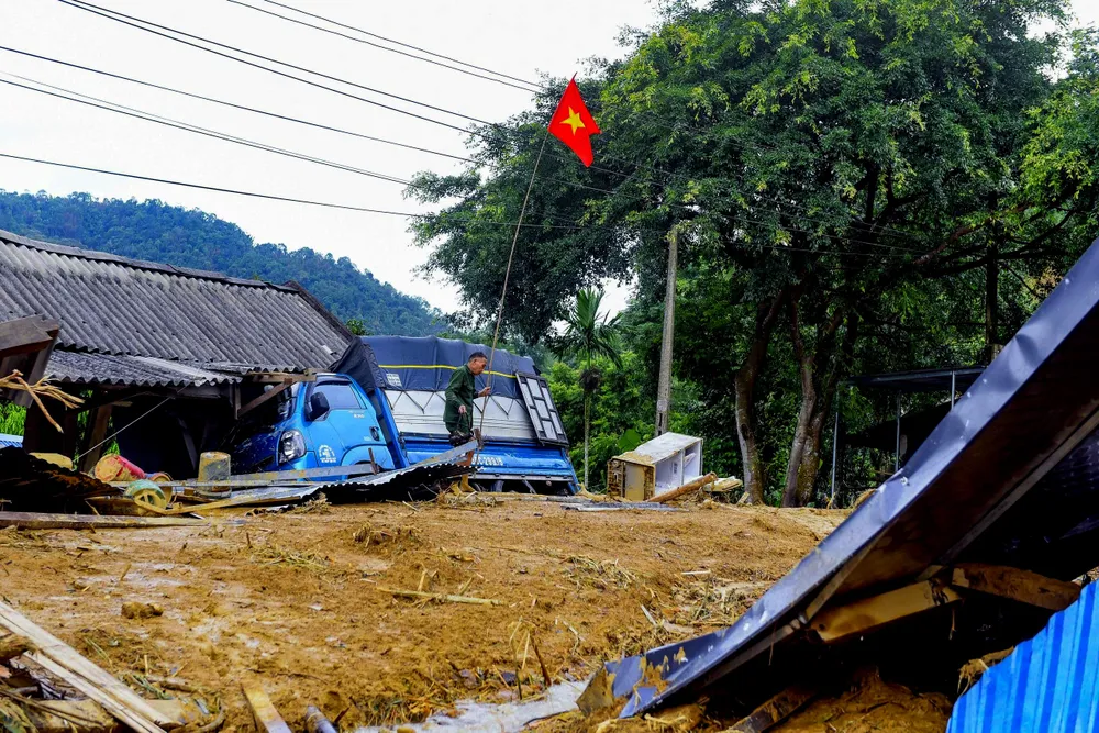 Băng rừng vượt núi giải cứu Yên Nhân sau trận lũ quét kinh hoàng - 20.jpg