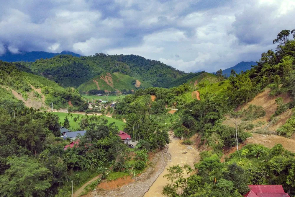 Băng rừng vượt núi giải cứu Yên Nhân sau trận lũ quét kinh hoàng - 26.jpg