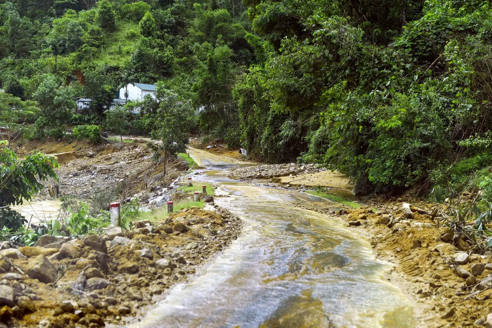 Băng rừng vượt núi giải cứu Yên Nhân sau trận lũ quét kinh hoàng - 9.jpg
