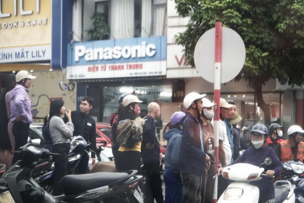 Hàng chục cảnh sát phong tỏa, xuất hiện trên phố tiệm vàng ở Thanh Hóa -13.jpg