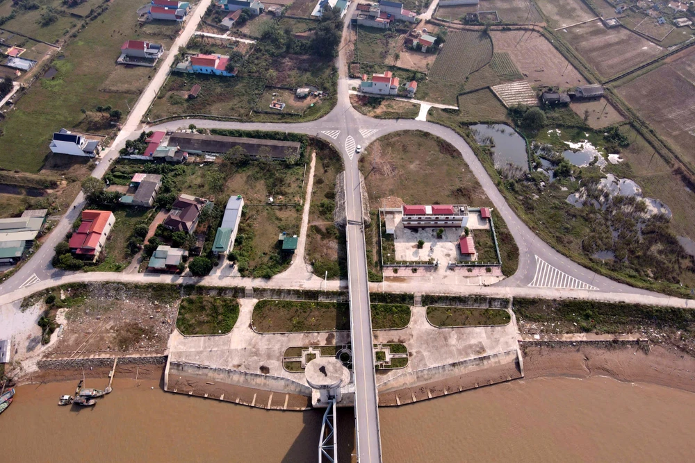 Toàn cảnh cây cầu ở Thanh Hóa xây xong, nhưng người dân vẫn phải đi đò -10.jpg