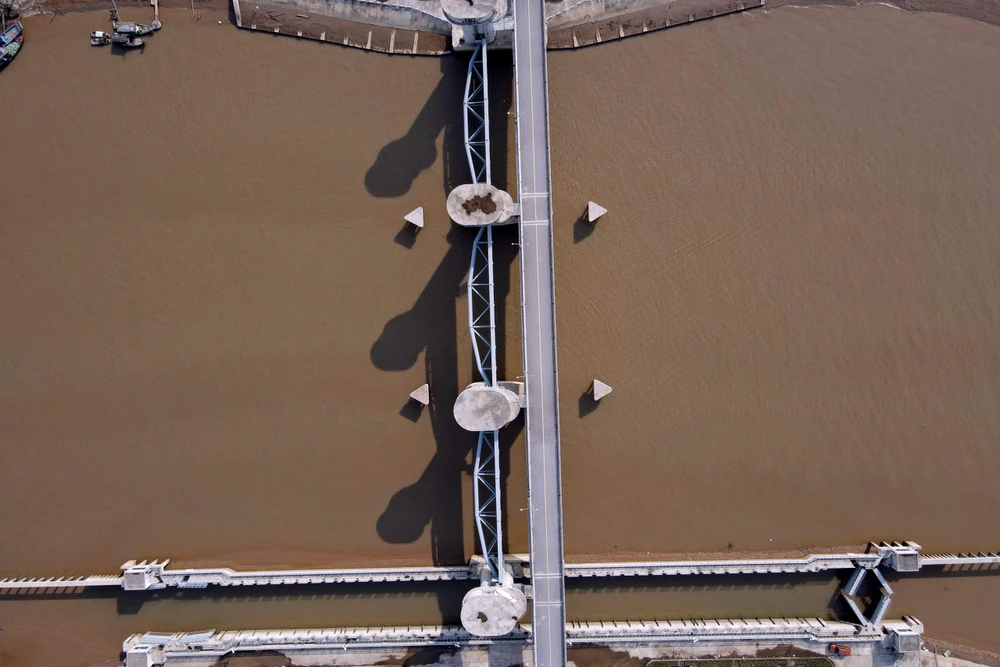 Toàn cảnh cây cầu ở Thanh Hóa xây xong, nhưng người dân vẫn phải đi đò -11.jpg