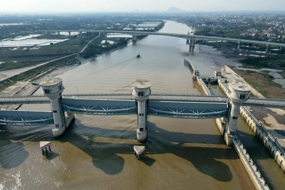 Toàn cảnh cây cầu ở Thanh Hóa xây xong, nhưng người dân vẫn phải đi đò -12.jpg