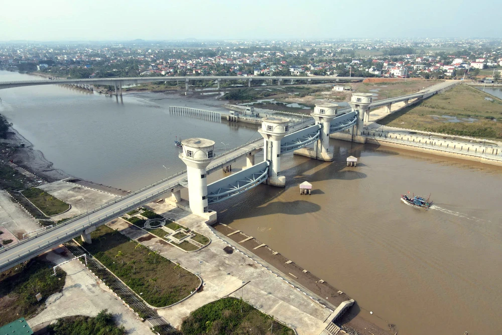 Toàn cảnh cây cầu ở Thanh Hóa xây xong, nhưng người dân vẫn phải đi đò -13.jpg