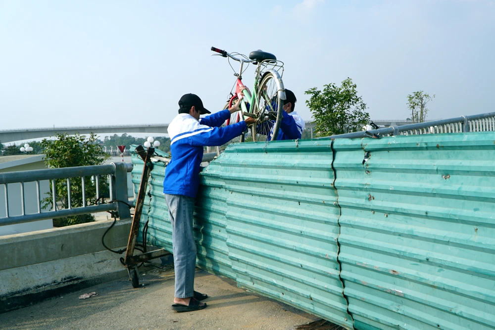 Toàn cảnh cây cầu ở Thanh Hóa xây xong, nhưng người dân vẫn phải đi đò -2.JPG