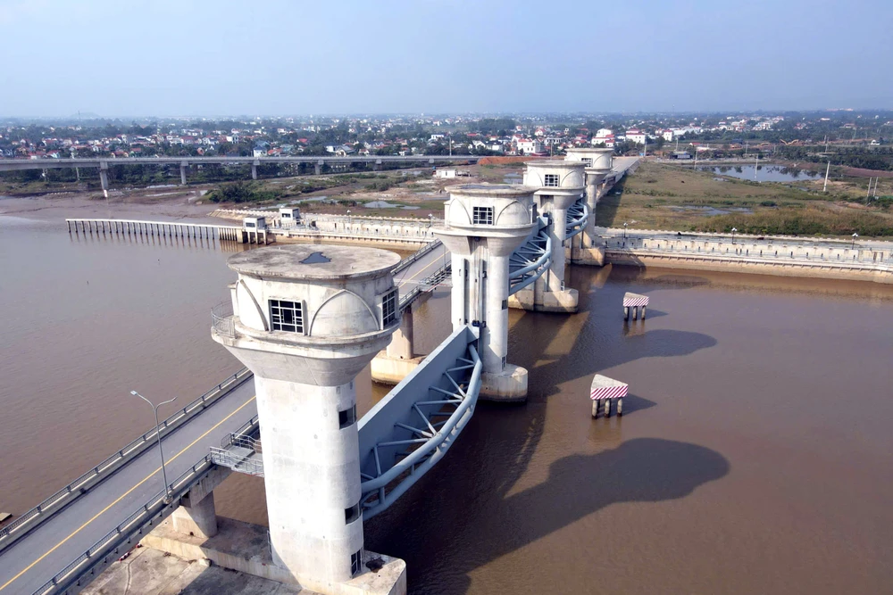 Toàn cảnh cây cầu ở Thanh Hóa xây xong, nhưng người dân vẫn phải đi đò -4.jpg