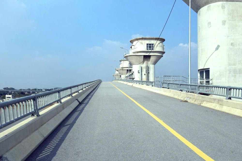 Toàn cảnh cây cầu ở Thanh Hóa xây xong, nhưng người dân vẫn phải đi đò -6.jpg