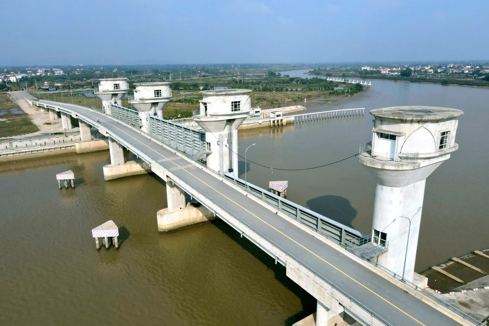 Toàn cảnh cây cầu ở Thanh Hóa xây xong, nhưng người dân vẫn phải đi đò -.jpg