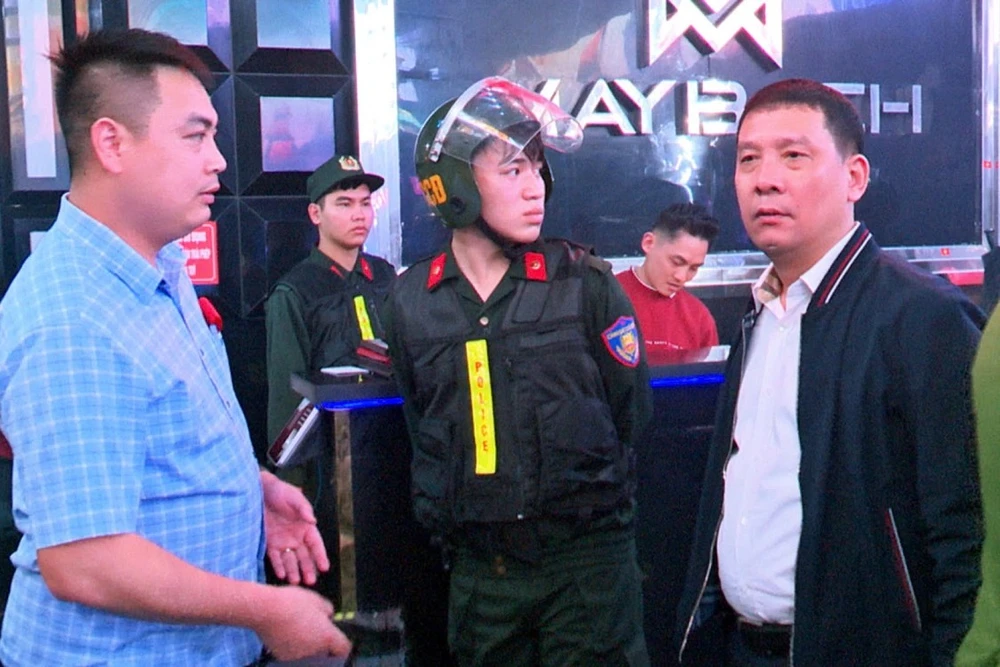 Kiểm tra hai quán bar ở Ninh Bình, bắt giữ nhiều đối tượng sử dụng ma túy-.jpg