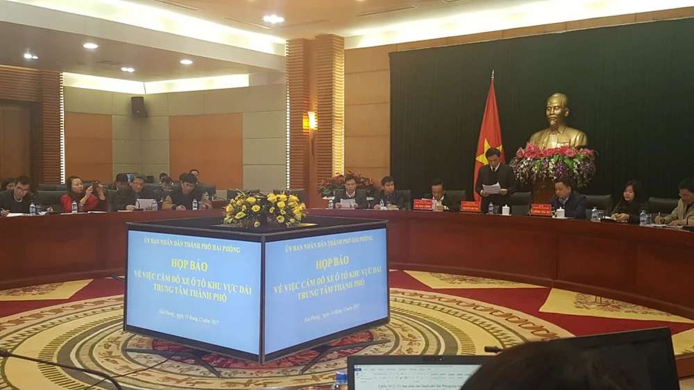 Chưa xử vi phạm đỗ xe tại trung tâm TP Hải Phòng ảnh 1 Chưa xử vi phạm đỗ xe tại trung tâm TP Hải Phòng ảnh 1