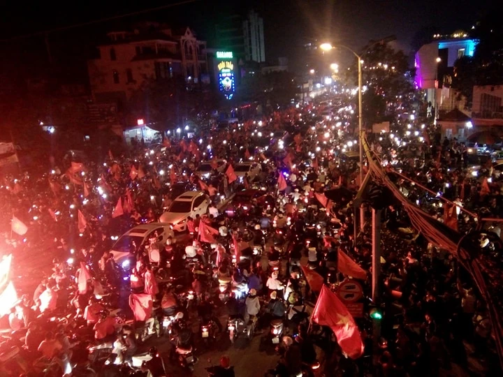 Chảo lửa Lạch Tray bùng nổ vì kỳ tích của U-23 Việt Nam ảnh 2