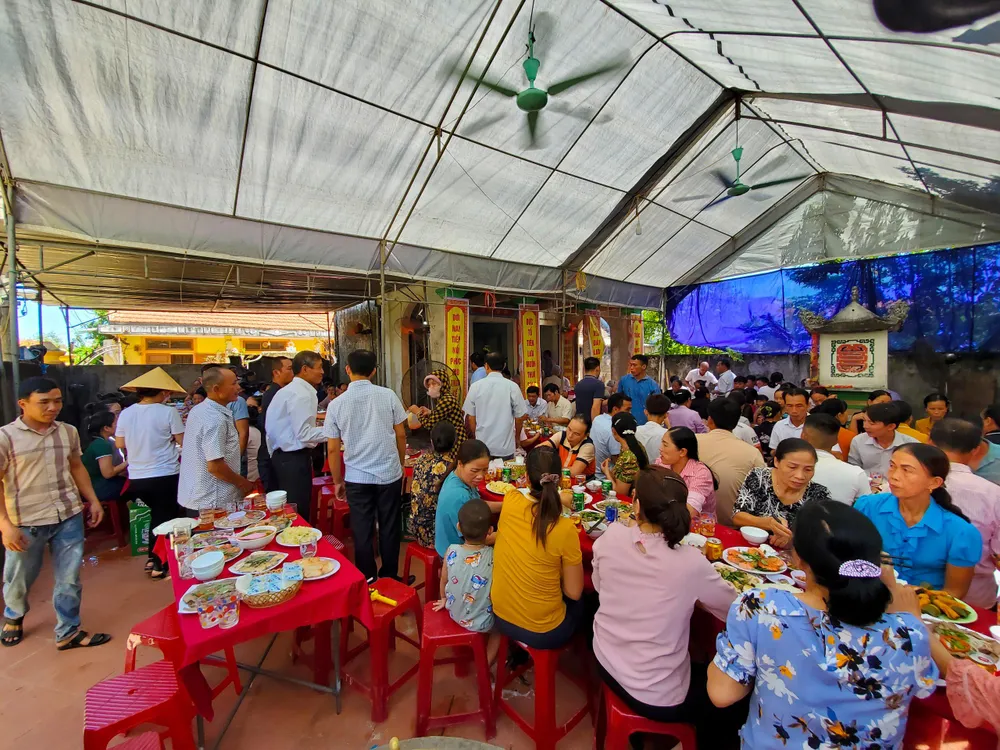 Hàng năm, Tết Độc lập cũng là dịp để con cháu báo công, báo hiếu với gia tộc, tổ tiên. Ảnh: B.THIÊN