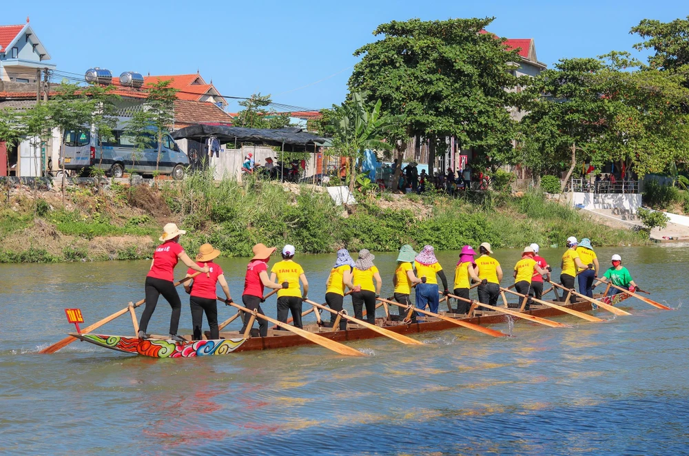 Các thuyền đua nữ sẽ tham gia thi đấu ở cự ly 18 km. (Ảnh: BT)