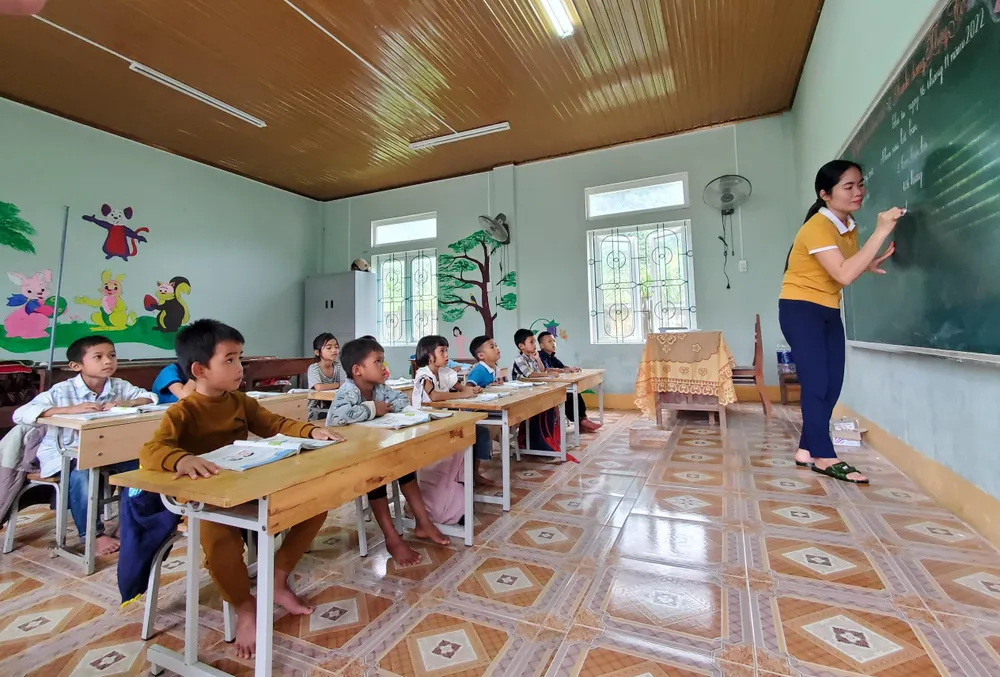 Điểm trường Bạch Đàn hiện có 18 học sinh và hai giáo viên cắm bản. Ảnh: BT