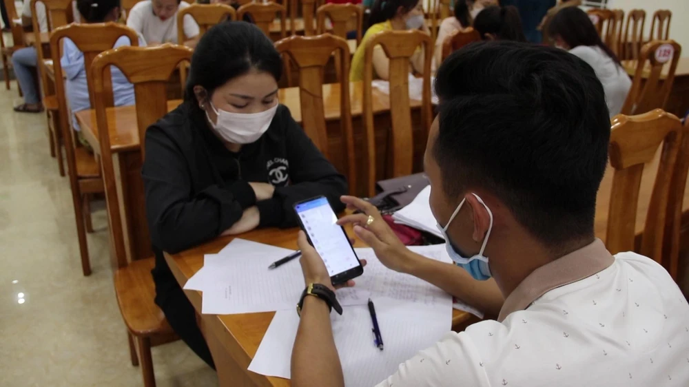 Cơ quan CSĐT Công an TP Đồng Hới đã ra lệnh tạm giữ hình sự đối với 16 người về hành vi đánh bạc. Ảnh: CA