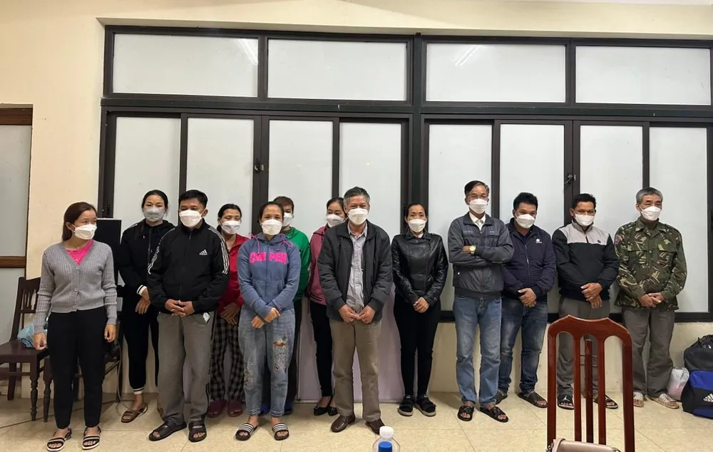 Những người liên quan tại cơ quan công an. Ảnh: CA