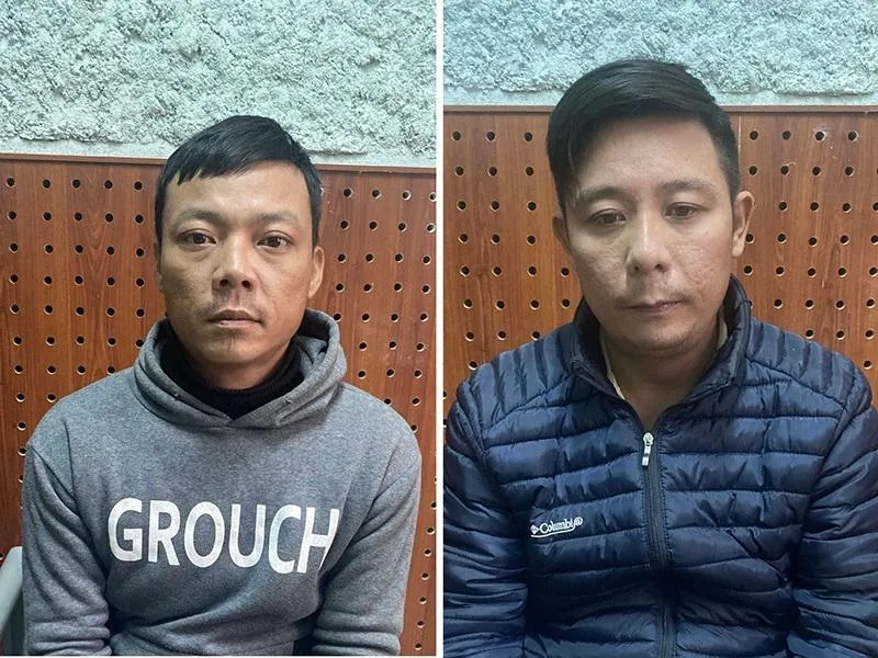 Nguyễn Sơn (trái) và Phạm Ngọc Chiến (phải) tại cơ quan công an. Ảnh: CA