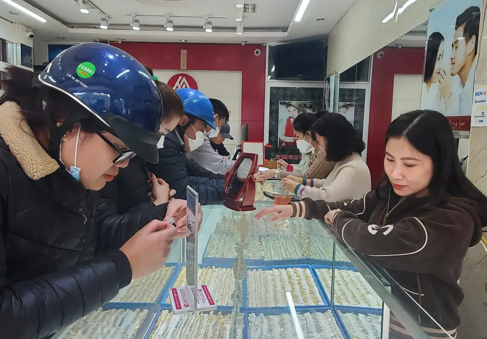 Giá vàng miếng SJC ngày vía Thần Tài có giá khoảng 66,4 triệu đồng/lượng (mua) và 67,8 triệu đồng/lượng (bán) tuỳ điểm bán. Ảnh: BT