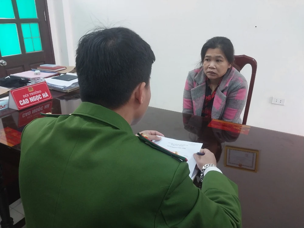 Đinh Thị Bích Hạnh tại cơ quan công an. Ảnh: CA