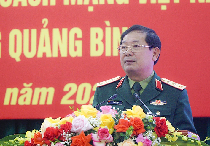 Thứ trưởng Bộ Quốc phòng Lê Huy Vịnh phát biểu tại hội thảo. Ảnh: B.T