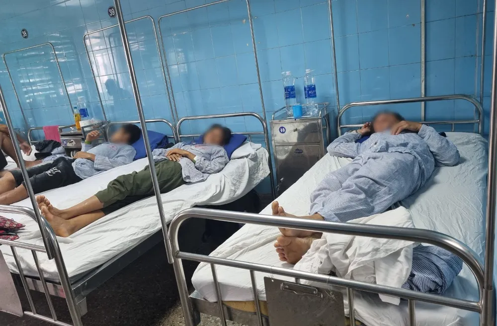 Ba bệnh nhân hiện đã qua cơn nguy kịch. Ảnh: Đ.N Ba bệnh nhân hiện đã qua cơn nguy kịch. Ảnh: Đ.N