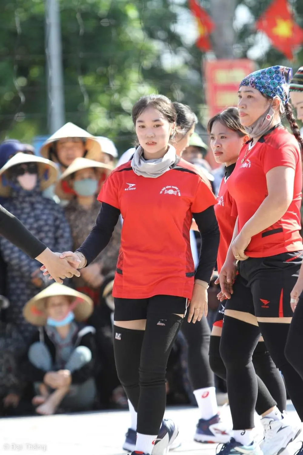 Các VĐV so tài dưới thời tiết &quot;đổ lửa&quot;. Ảnh: ĐẠI THẮNG