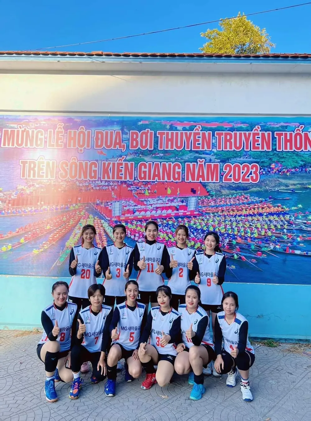 Đội bóng nữ An Thuỷ - Đương kim vô địch Giải bóng chuyền nữ huyện Lệ Thuỷ năm 2023. Ảnh: BCLT