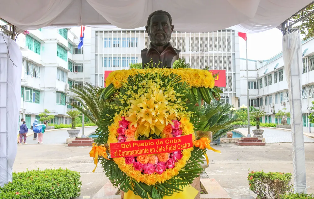 Bức tượng của Chủ tịch Cuba Fidel Castro đặt tại Bệnh viện Hữu nghị Việt Nam - Cuba Đồng Hới. Ảnh: B.T chu-tich-quoc-hoi-cuba-tham-quang-binh (2).JPG