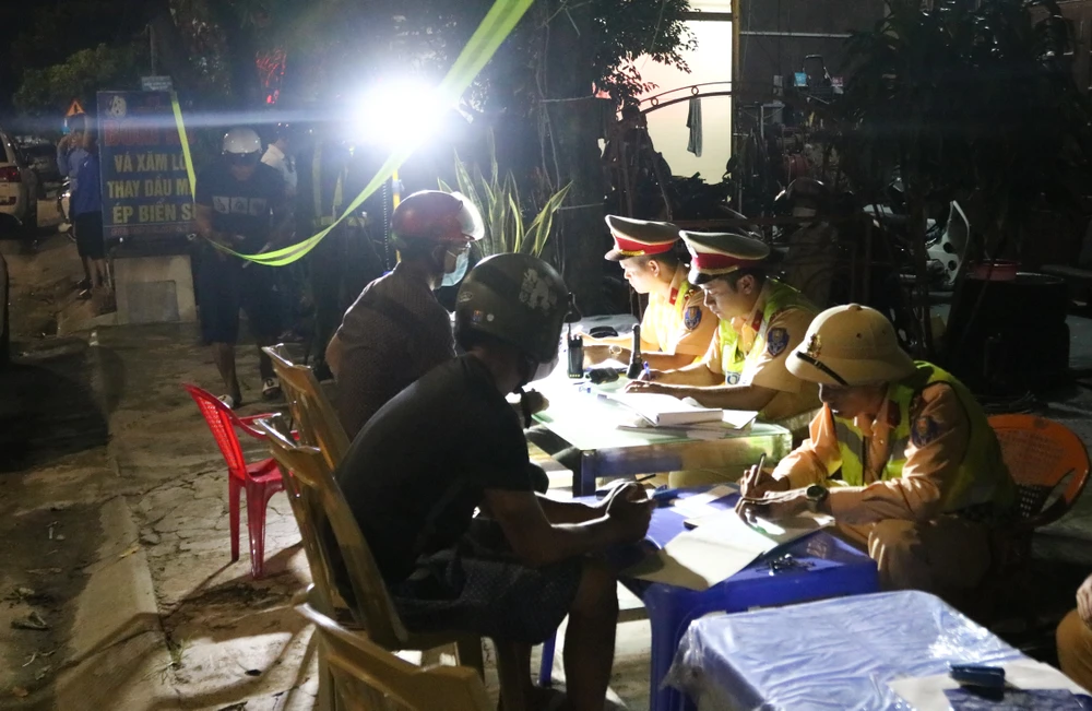 cuc-csgt-xu-ly-vi-pham-ve-nong-do-con-o-quang-binh (3).JPG