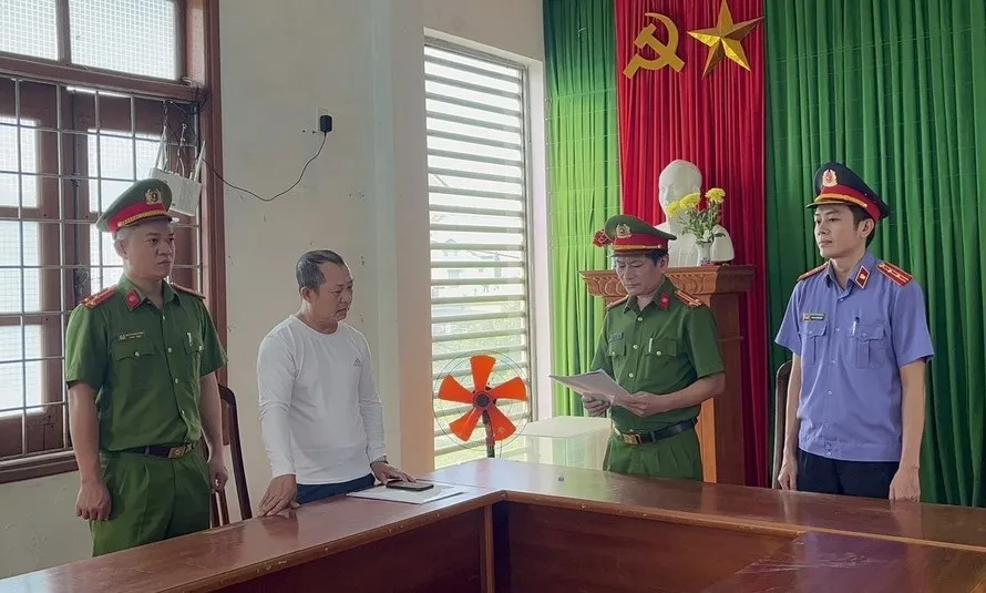 Đại diện công ty thuê máy xúc, tự ý mang bán cho người khác