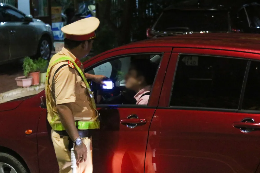 Giáo viên tập lái bị phạt kịch khung về nồng độ cồn