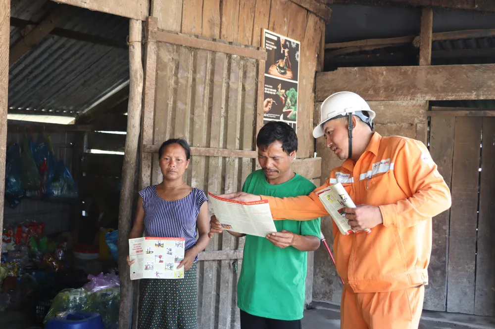 Đưa điện lưới quốc gia về với 2 xã biên giới đặc biệt khó khăn ở Quảng Bình