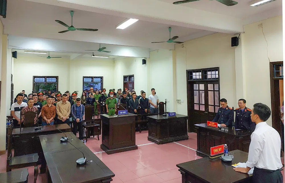 30 thanh niên trong vụ hỗn chiến trước sân vận động ở Quảng Bình lĩnh án