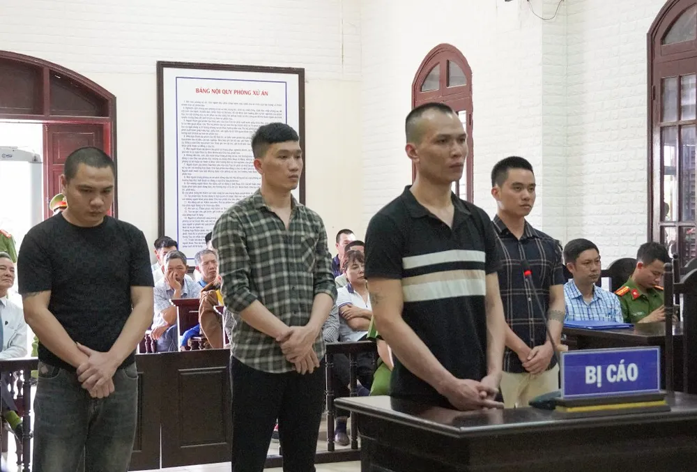 Tòa tuyên án tử hình 3/4 bị cáo trong vụ mua bán, tàng trữ gần 14.000 viên ma túy. Ảnh: CTV Tuyên án tử hình 3 bị cáo mua bán, tàng trữ gần 14.000 viên ma túy