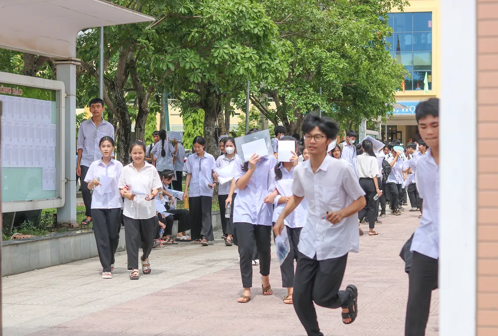 Quảng Bình công bố điểm thi tuyển sinh vào lớp 10 năm học 2024-2025. Ảnh: BẢO THIÊN Quảng Bình công bố điểm thi vào lớp 10