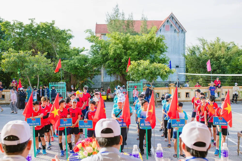 Giải bóng chuyền nam xã Hồng Thủy chào mừng kỷ niệm 79 năm Cách mạng tháng Tám và Quốc khánh 2-9 vừa được tổ chức. Ảnh: BCLT Khong-khi-chuan-bi-Tet-Doc-lap-tren-que-huong-Dai-tuong-Vo-Nguyen-Giap (2).jpg