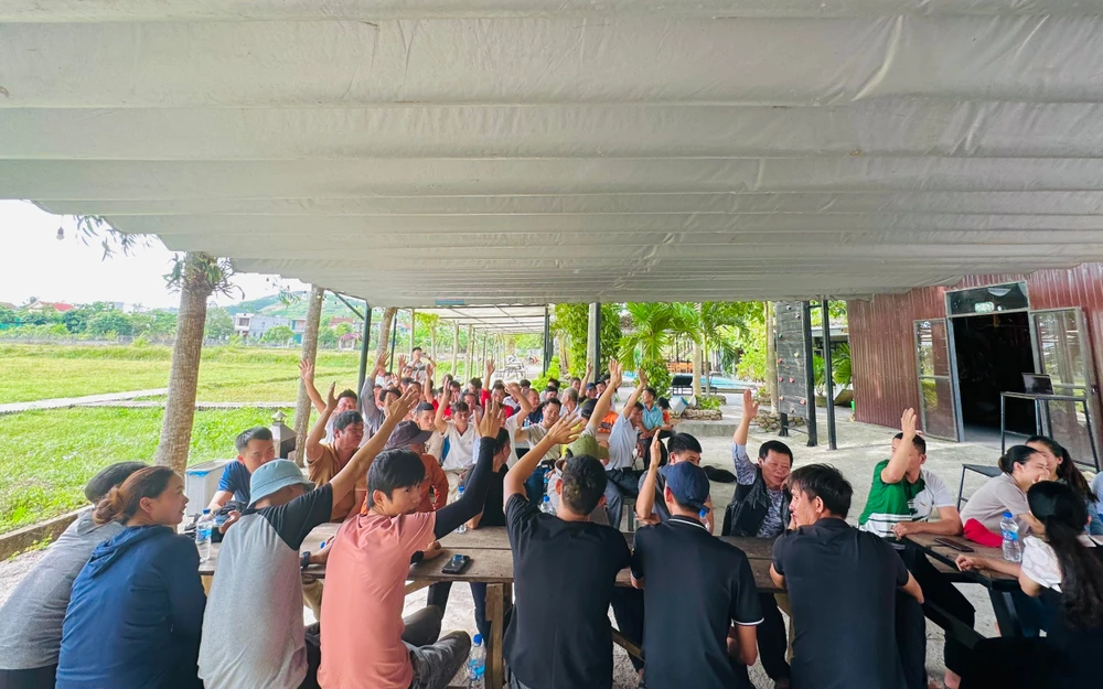 Quảng Bình: 1 công ty du lịch hỗ trợ hàng chục người đến Hải Phòng khắc phục bão Yagi