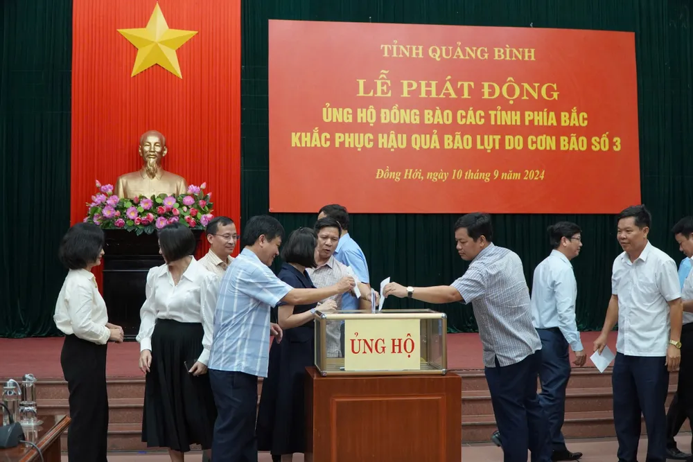 Trong ngày đầu phát động, tỉnh Quảng Bình đã kêu gọi ủng hộ gần 5 tỉ đồng cho người dân vùng lũ các tỉnh phía Bắc. Ảnh: B.T Quang-Binh-ung-ho-gan-5-ti-dong-cho-nguoi-dan-vung-lu-sau-ngay-dau-huy-dong-.jpg