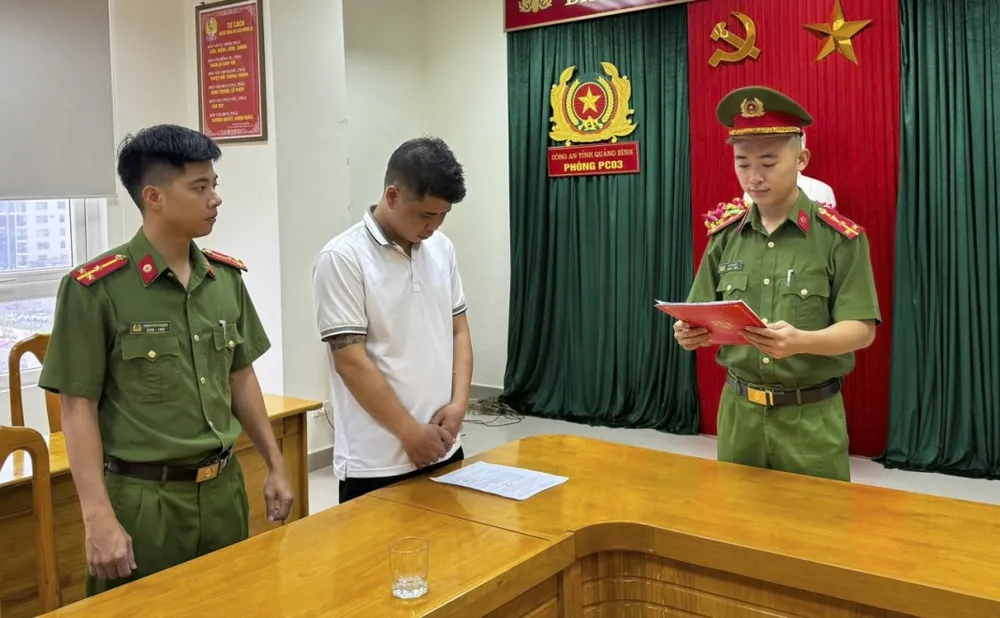 Nam Phó Tổng Giám đốc bị truy nã về tội lừa đảo đã ra đầu thú