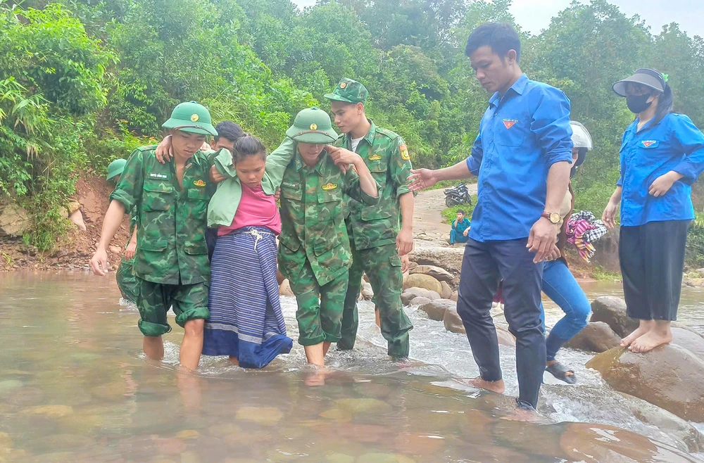 bo-doi-bien-phong-khac-phuc-ngam-tran-sat-lo-o-quang-binh (3).jpg