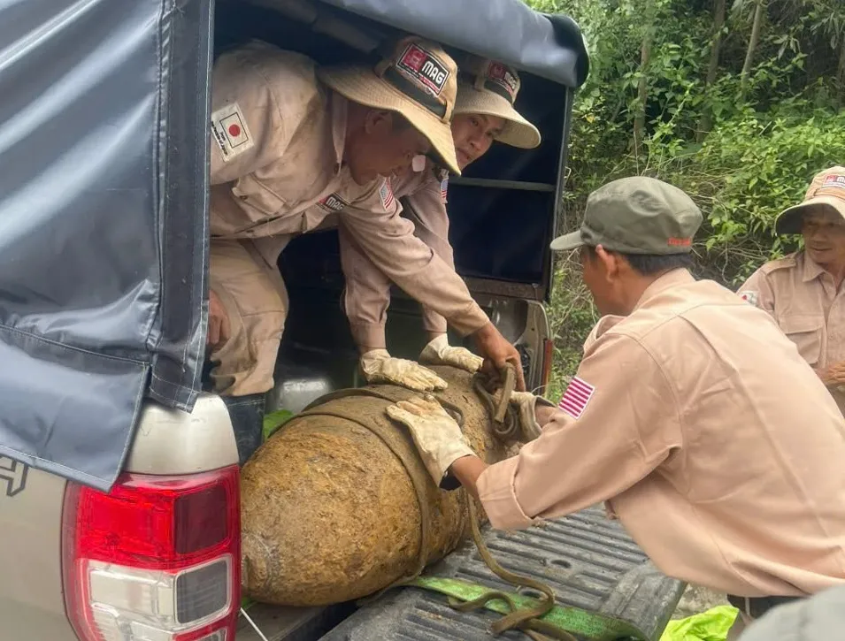 Người dân Quảng Bình phát hiện quả bom nặng 350 kg