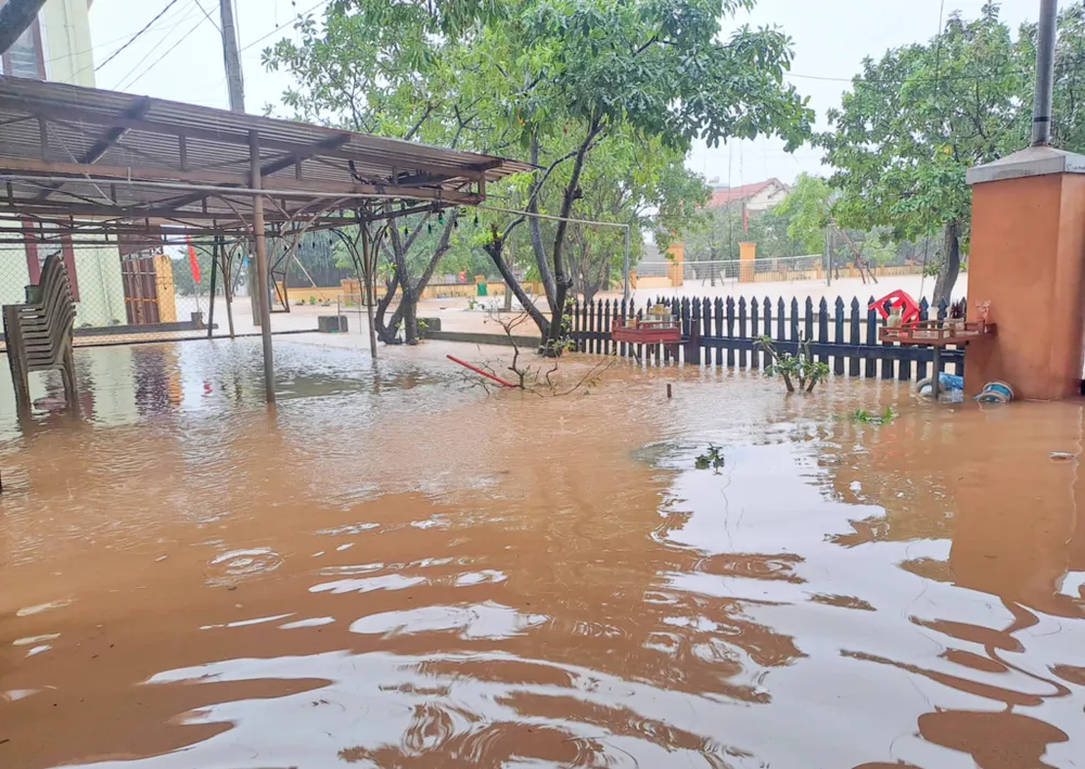 Lệ Thủy là địa phương có số lượng nhà ngập nhiều nhất với hơn 10.600 ngôi nhà bị ngập lụt. Ảnh: B.T Thông tin mới nhất tình hình thiệt hại do mưa lũ ở Quảng Bình