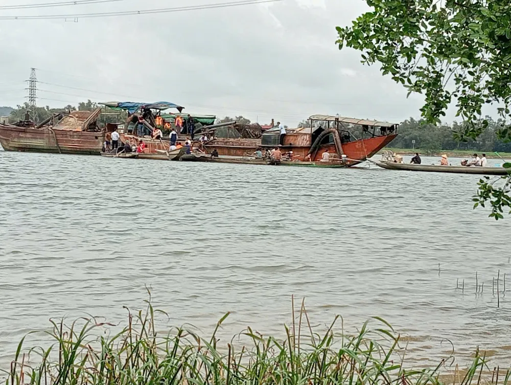 Chìm thuyền trên sông Gianh, 3 người kịp bơi vào bờ, 1 người tử vong