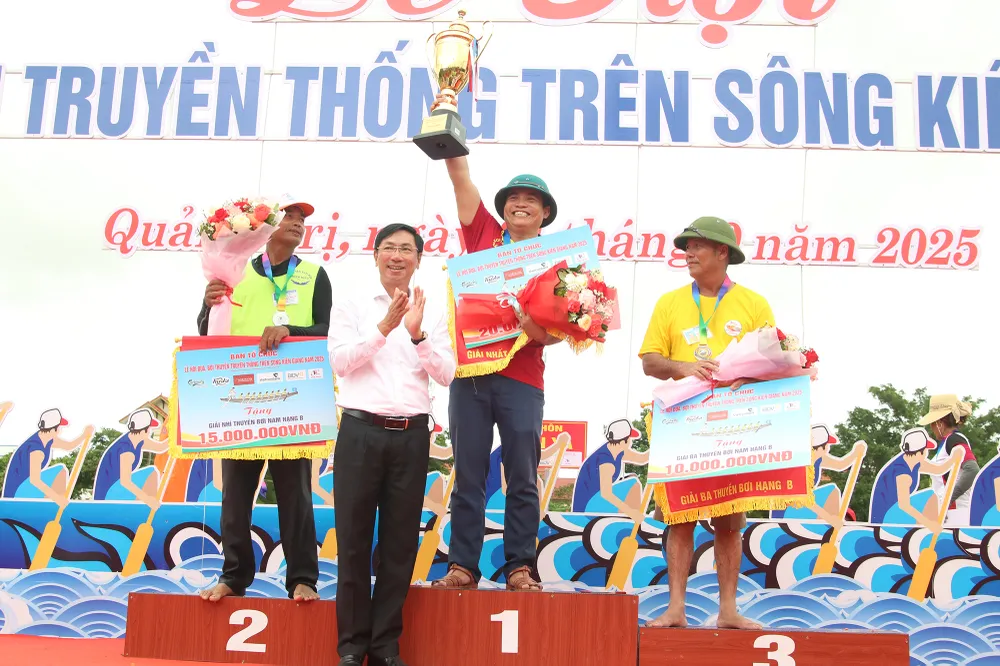 Tet-doc-lap-dua-boi-thuyen-tren-song-Kien-Giang (13).JPG