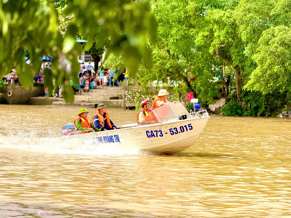 Tet-doc-lap-dua-boi-thuyen-tren-song-Kien-Giang (16).jpg