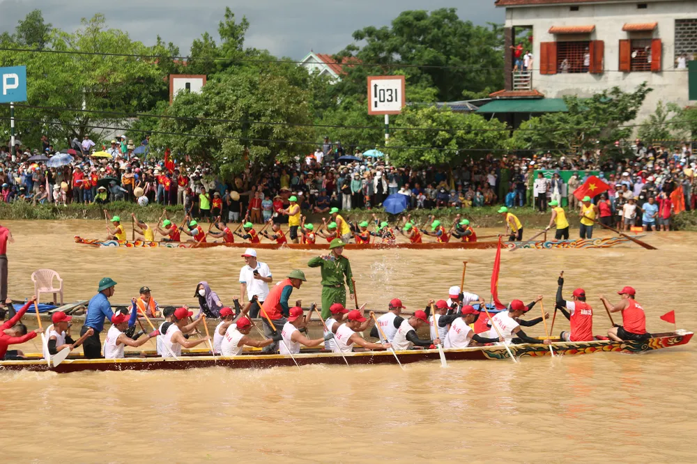 Tet-doc-lap-dua-boi-thuyen-tren-song-Kien-Giang (6).JPG